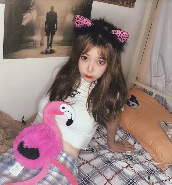 厦门后入优质学生妹抓住他的双马尾疯狂输出